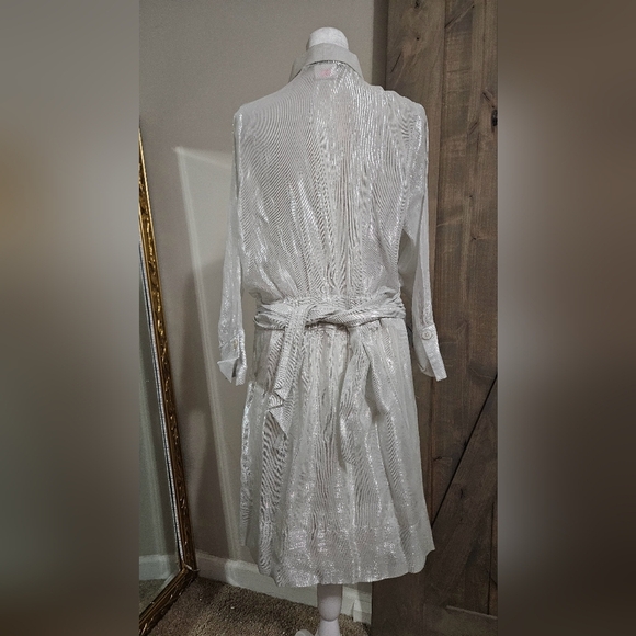 GRETCHEN SCOTT Breezy Blouson Dress- Glinda lurex -silver/white. Size Medium - Picture 12 of 16